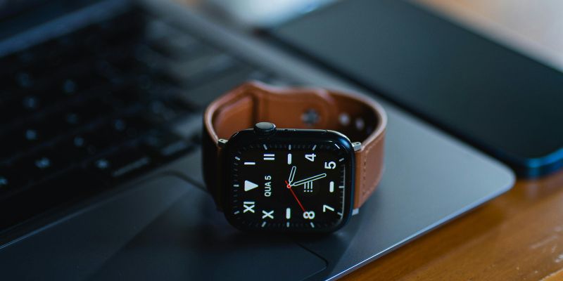 Aviator là dòng đồng hồ công cụ hiện đại sang trọng với các tính năng thông minh