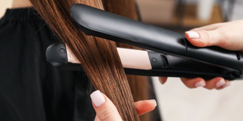 Máy kẹp tóc chữa cháy các vết nhăn nhanh chóng.