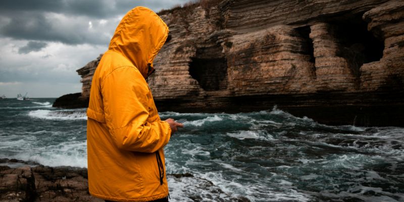 Áo quần tone sur tone giúp các bạn nam thấp trông cao và thu hút hơn.