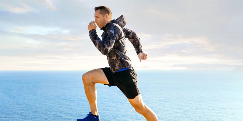 Có nhiều lựa chọn áo gió khác nhau cho nam giới mặc đi làm hoặc đi học.