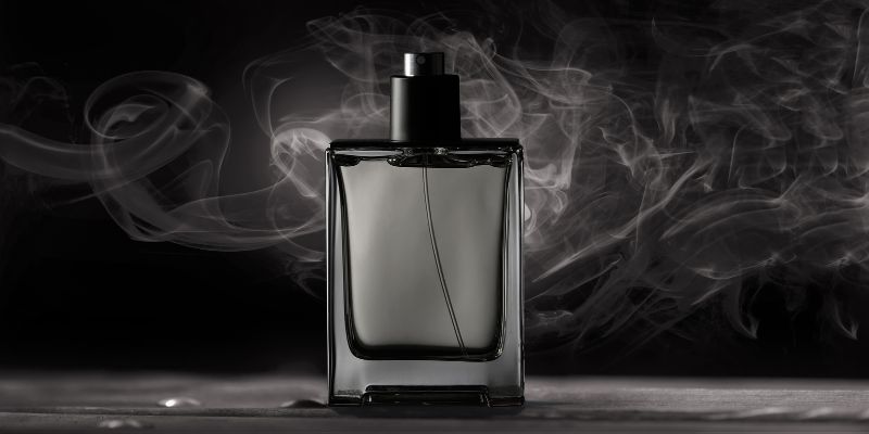 Hương gỗ trầm ấm và sang trọng, đại diện cho người đàn ông từng trải và mạnh mẽ.
