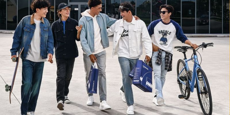 CHINH PHỤC STREET STYLE MÙA THU VỚI BLAZER VÀ SWEATER