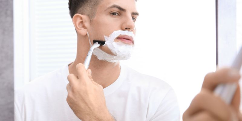 Hướng dẫn cạo râu đúng cách – Sạch mà không đau chỉ trong 5 phút