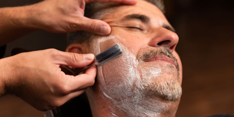 Cọ bôi kem cạo râu giúp tiết kiệm thời gian khi cạo râu.