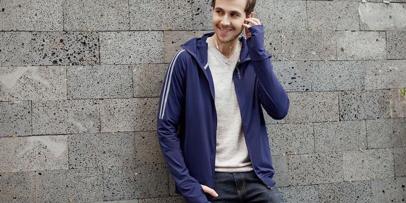 Chất vải là yếu tố hàng đầu khi bạn chọn áo chống nắng cho nam